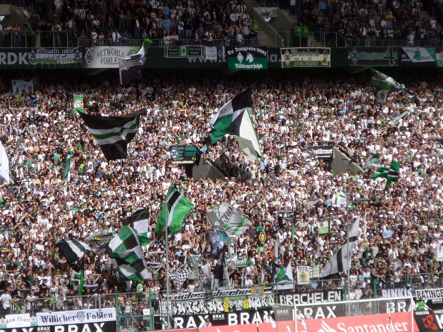 Fanfreude z. 5:1 Sieg - Nordkurve Stadion Borussia MG - 10. April 2011