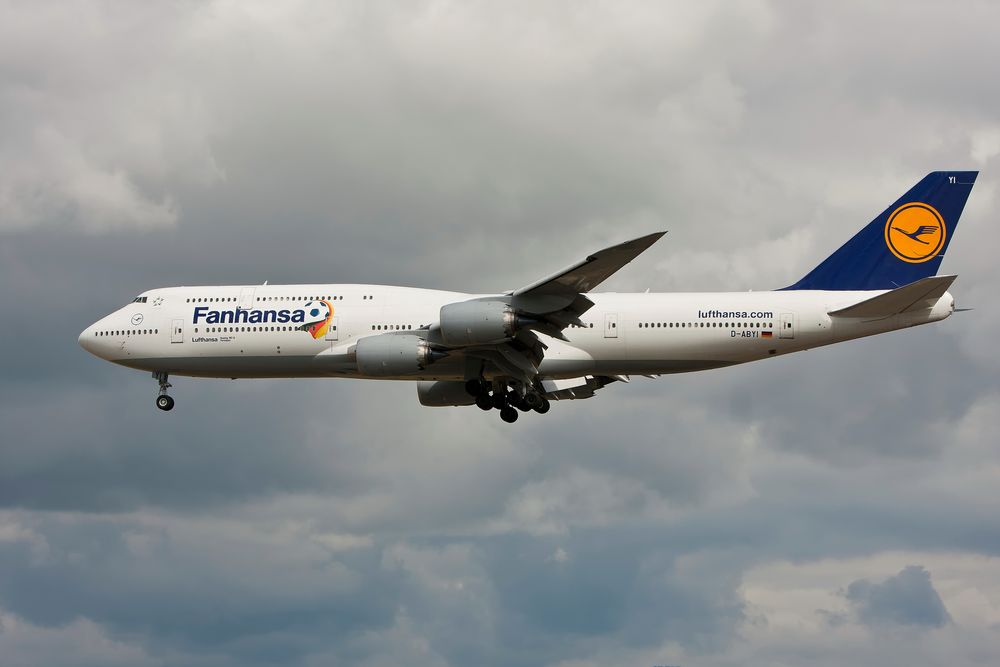 FANHANSA Boeing 747-830