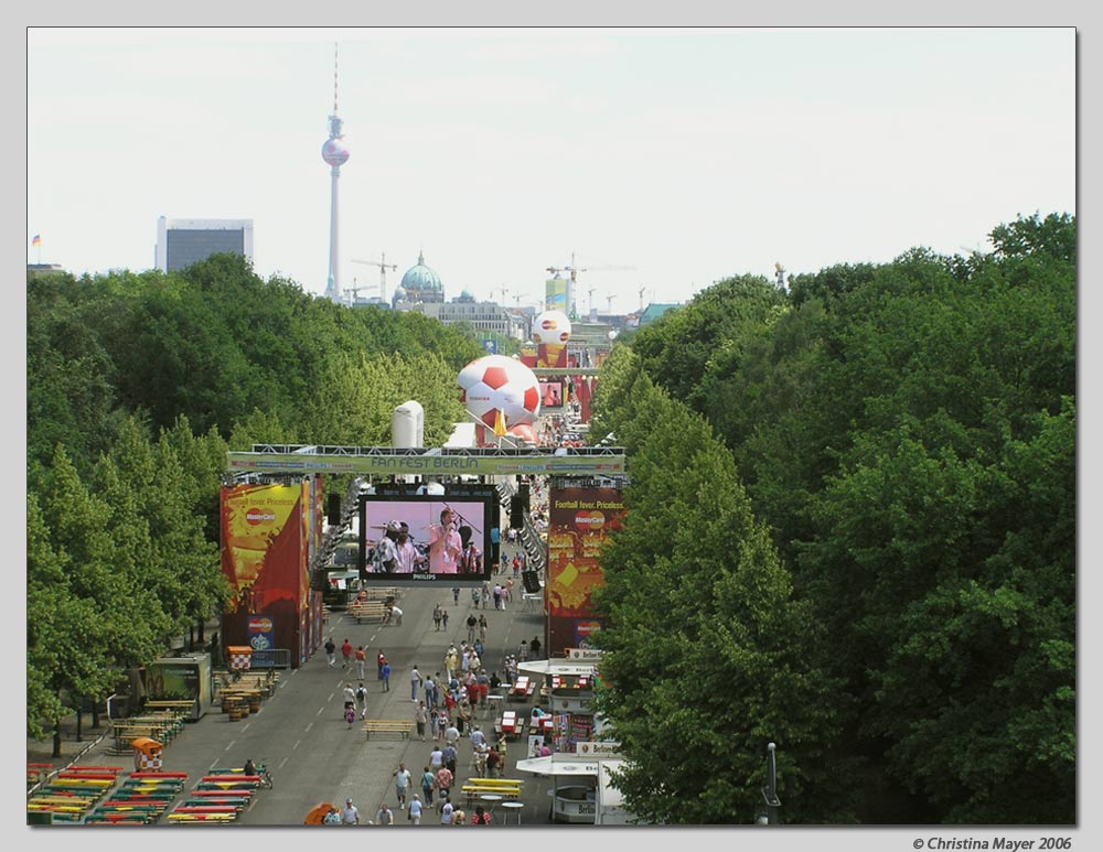 Fanmeile Berlin WM 2006! Blick nach rechts...