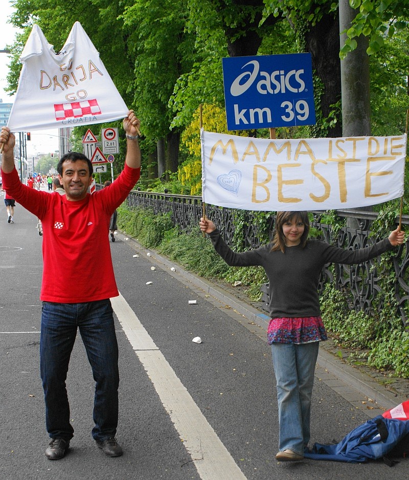 Fans an der Strecke des Düsseldorfer Marathons