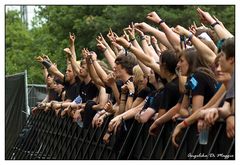 Fans vor der Bühne