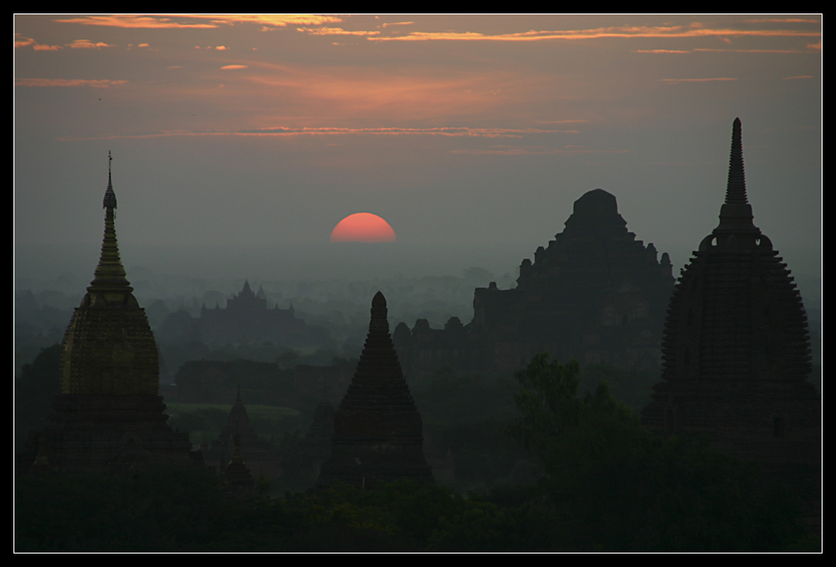 ... Fantastic sunrise at Bagan ...