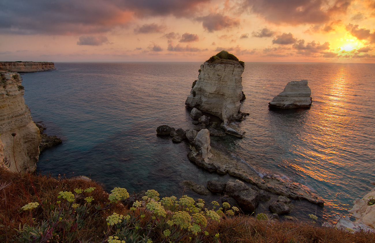 Faraglioni all'alba