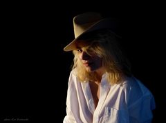 farb-low key Portrait "Blondie"