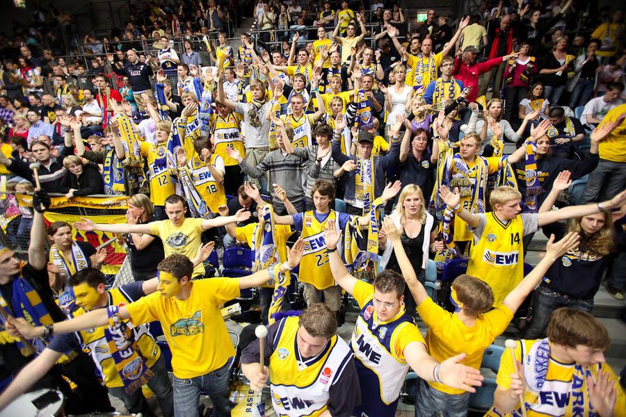 Farbe bekennen - Der EWE Baskets-Fanblock