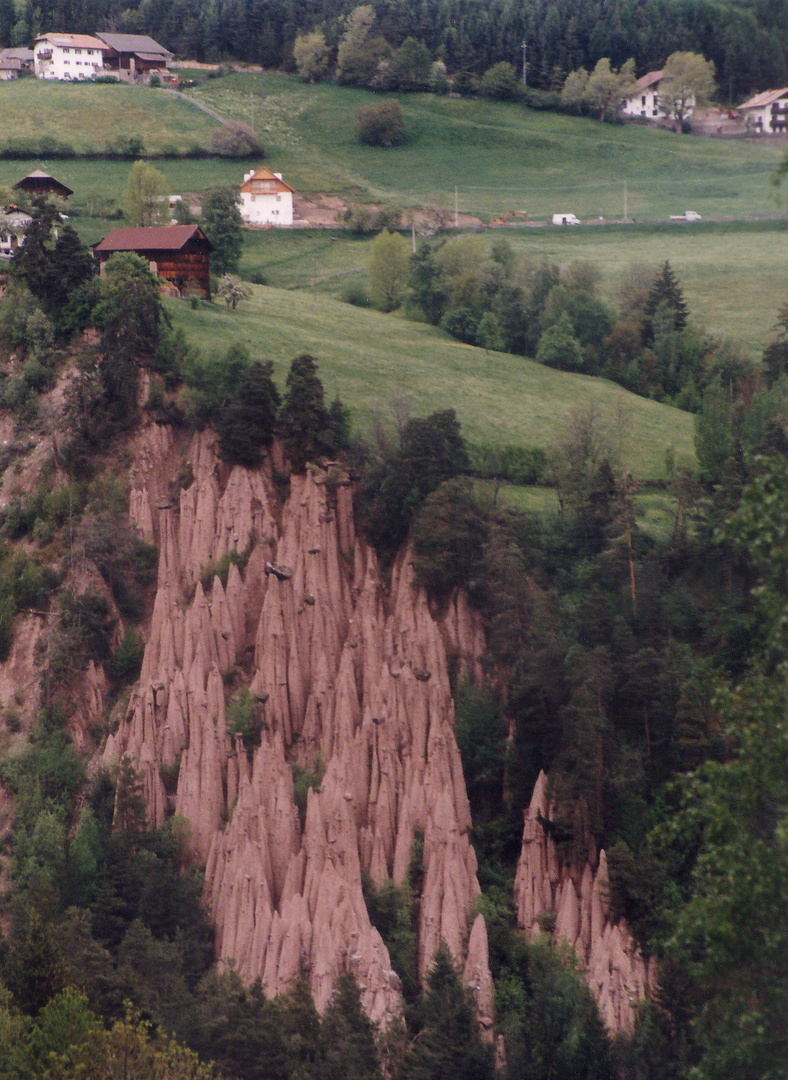 Farbe Rotbraun: Die Erdpyramiden auf dem Ritten bei Bozen