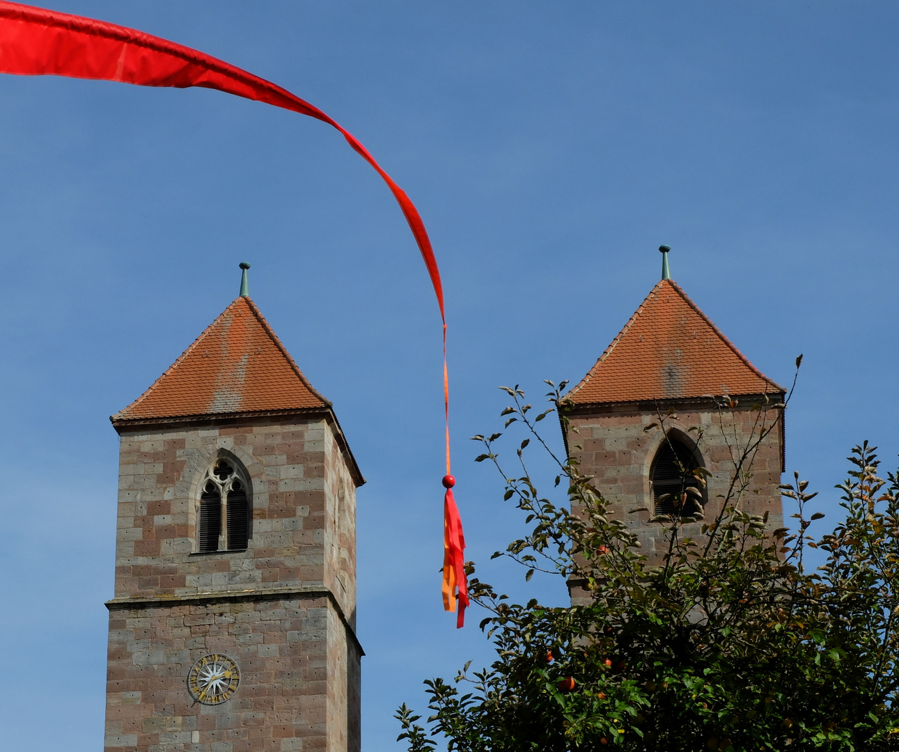 Farbe zwischen alten Türmen