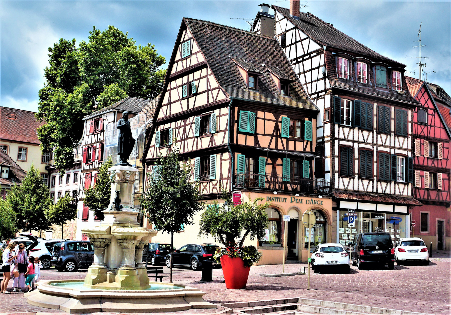 Farben in Colmar - Fachwerk und der Roesselmann-Brunnen