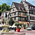 Farben in Colmar - Fachwerk und der Roesselmann-Brunnen