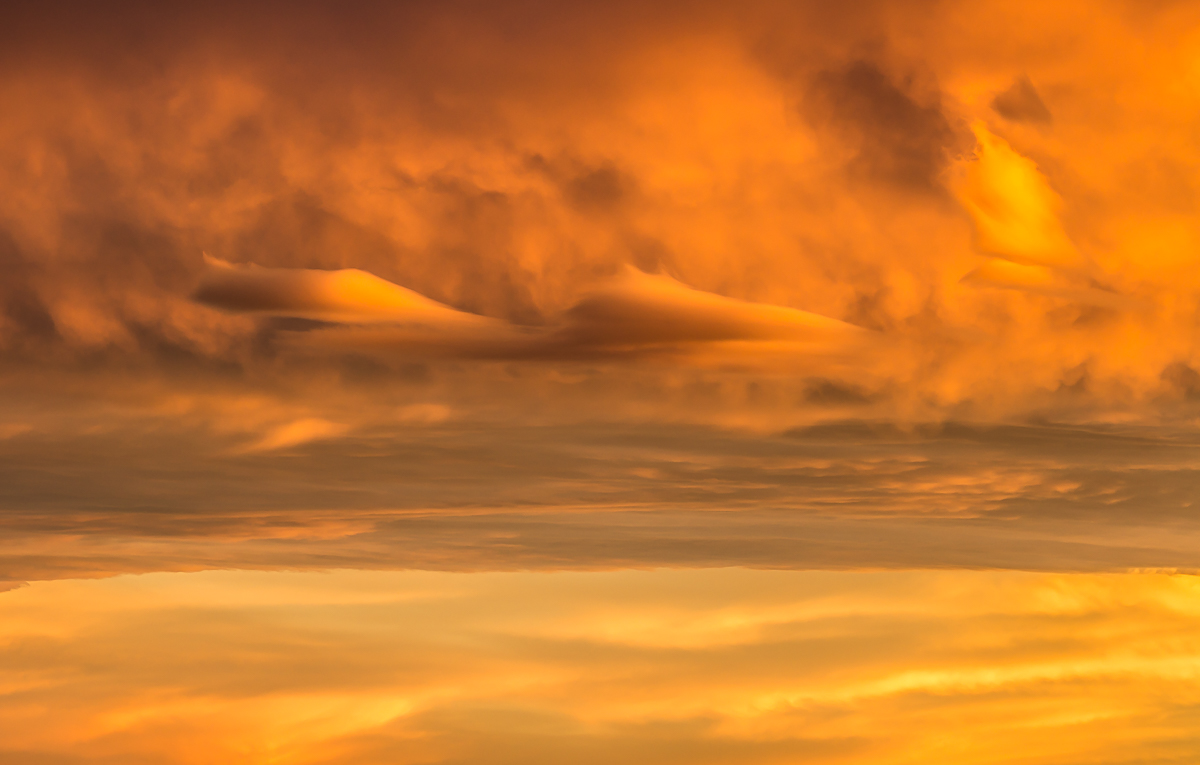 Farben- und Formenspiel am Himmel