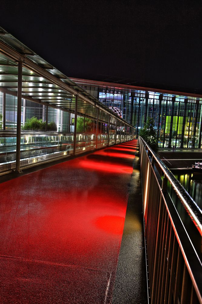 Farben und Linien ... Brücke zur Autostadt