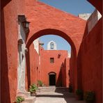 Farben- und Schattenspiel im Kloster