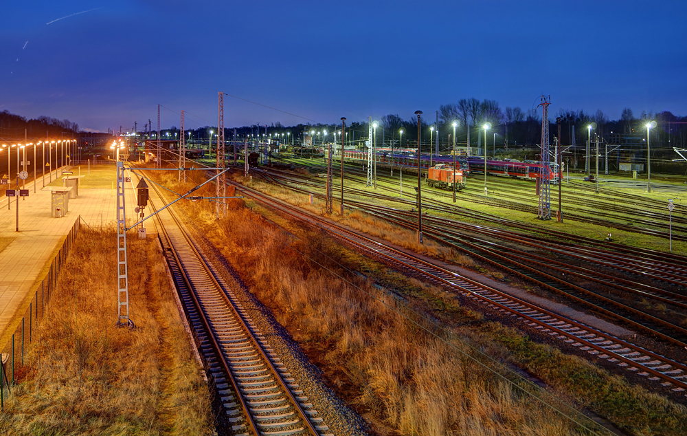 Farbenfest am Bahnhof