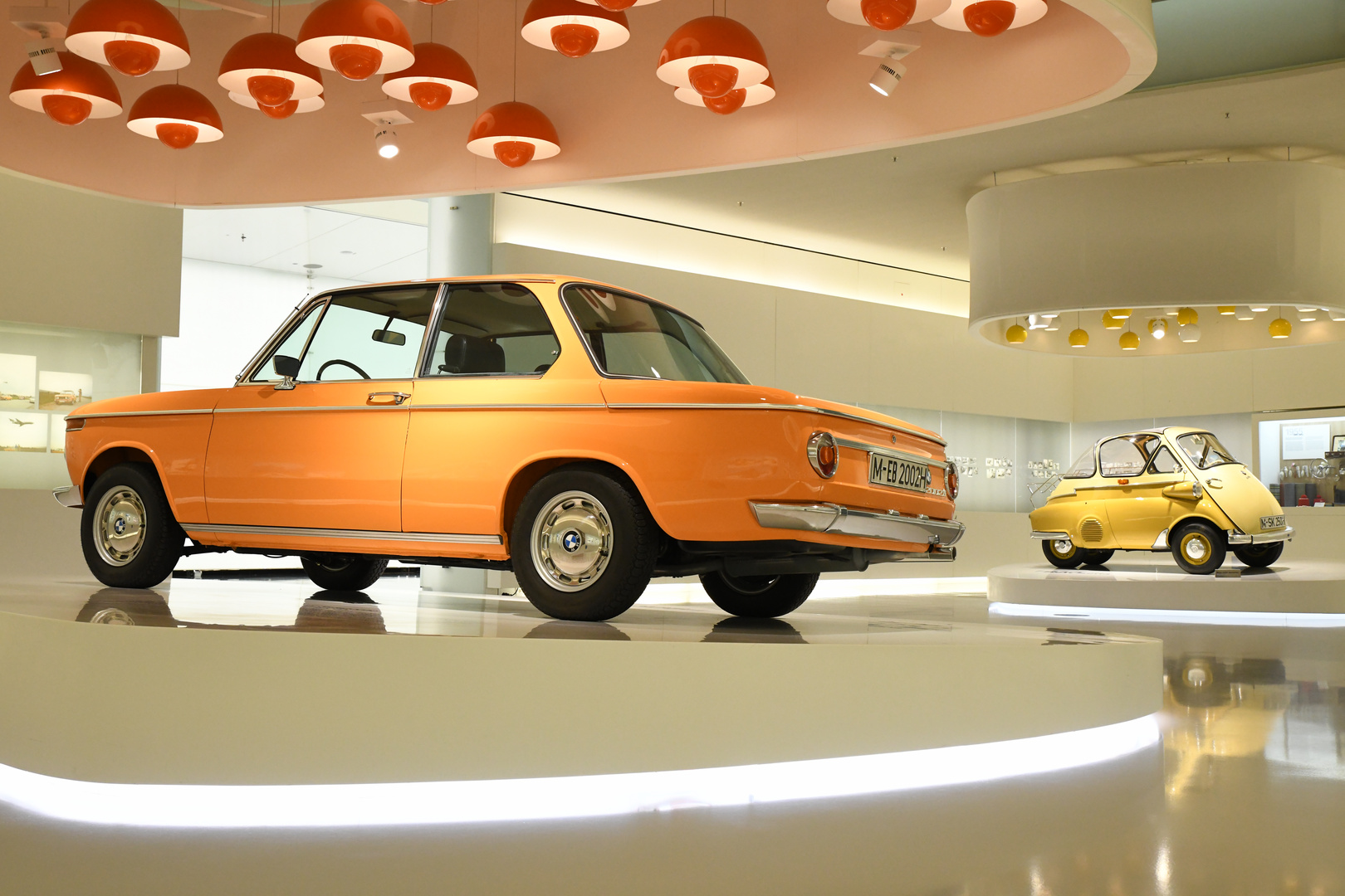 farbenfroh im BMW Museum