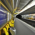 farbenfroh: Metrostation Franklin Roosevelt, Paris