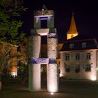 Farbenfrohe Bauklötzchen in Müllheims Nacht