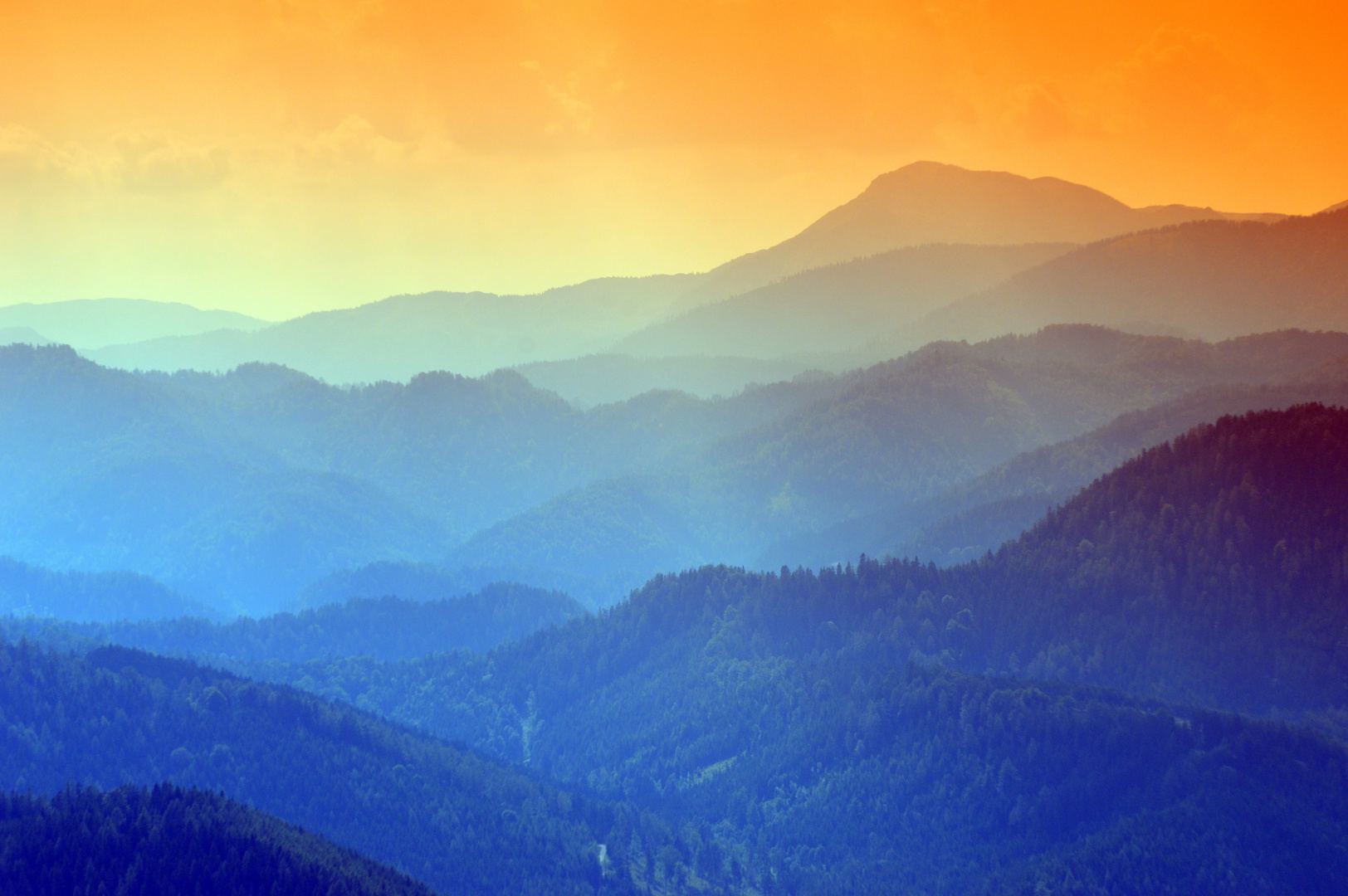 farbenfrohe Berglandschaft