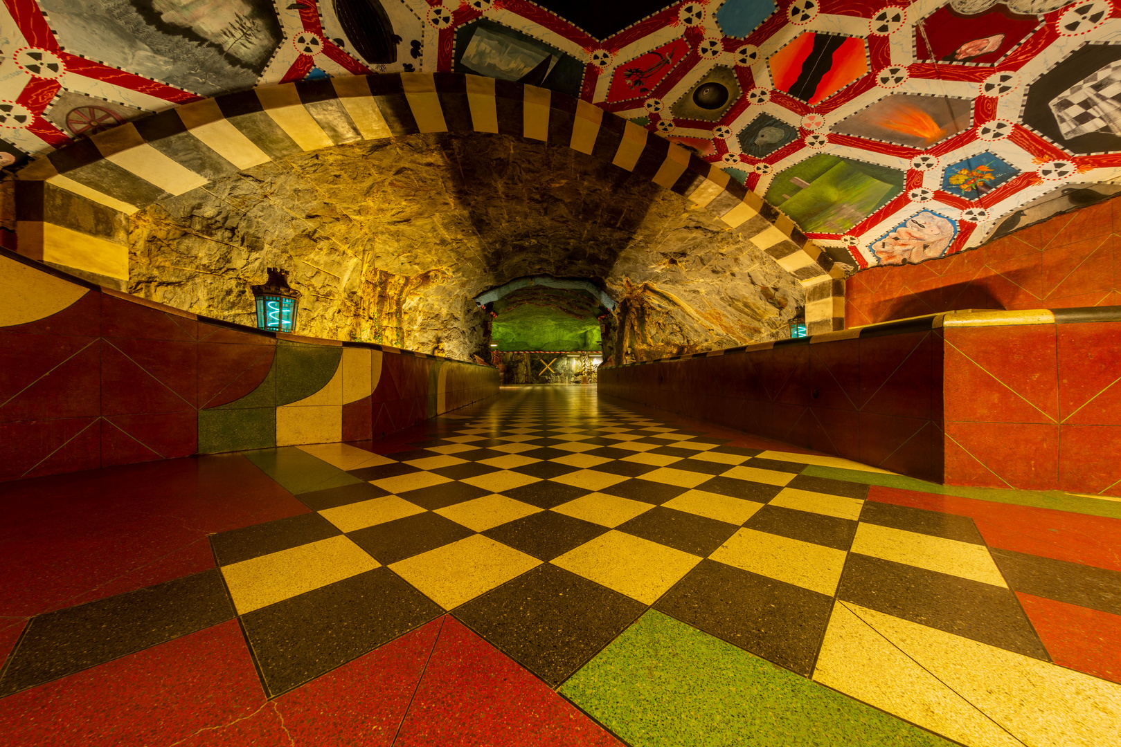 Farbenfrohe Metrostation Kungsträdgarden