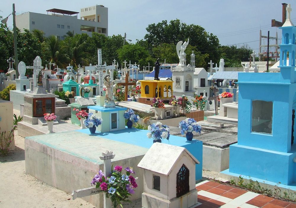 farbenfroher Friedhof
