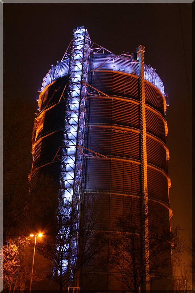 Farbenfroher Gasometer