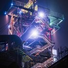 Farbenfroher Stahlkoloss im Landschaftspark Duisburg