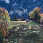 farbenfroher Weg zur Berghütte