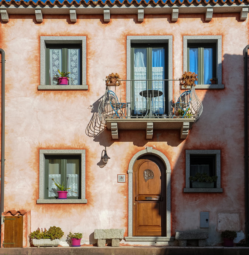 Farbenfrohes Haus auf Sardinien