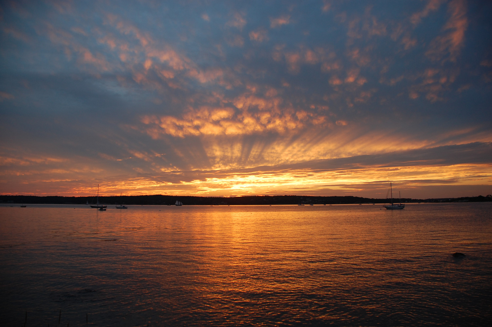 Farbenhimmel mit Boot