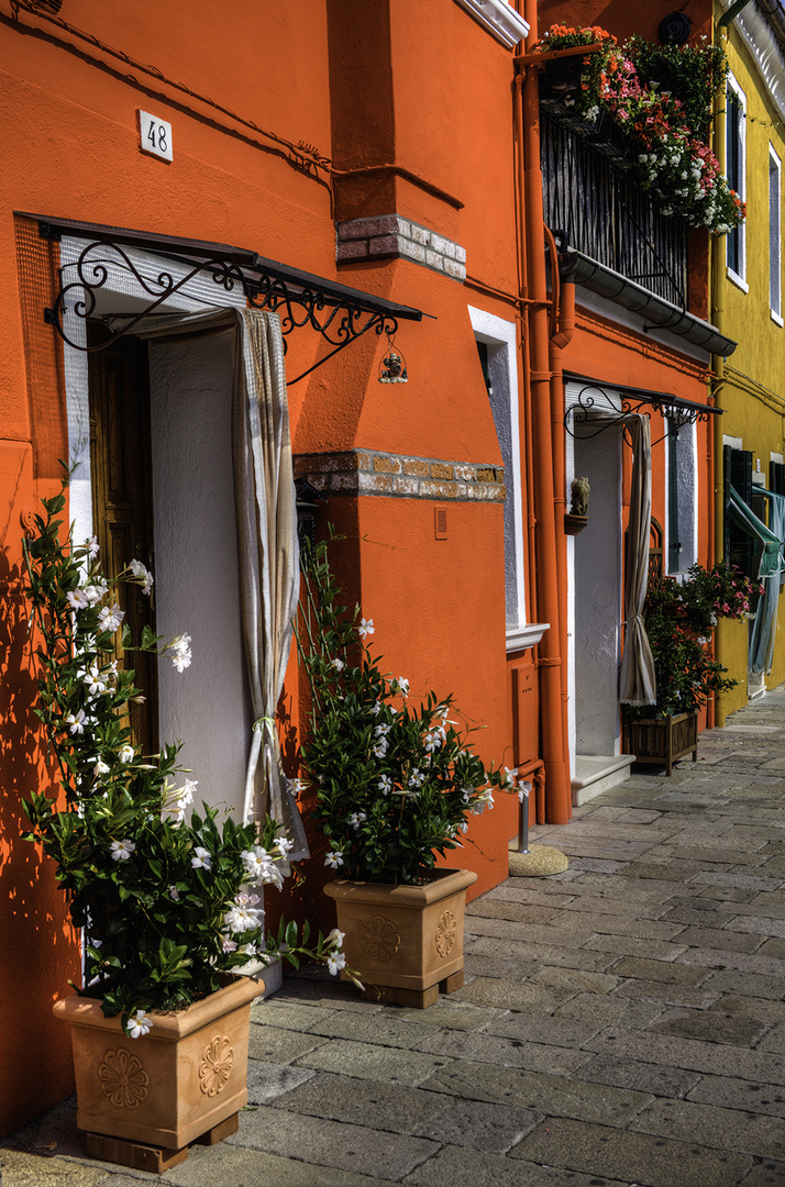 Farbenpracht in Burano, Venedig, Italien