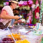 Farbenpracht und Bewegung am Markt