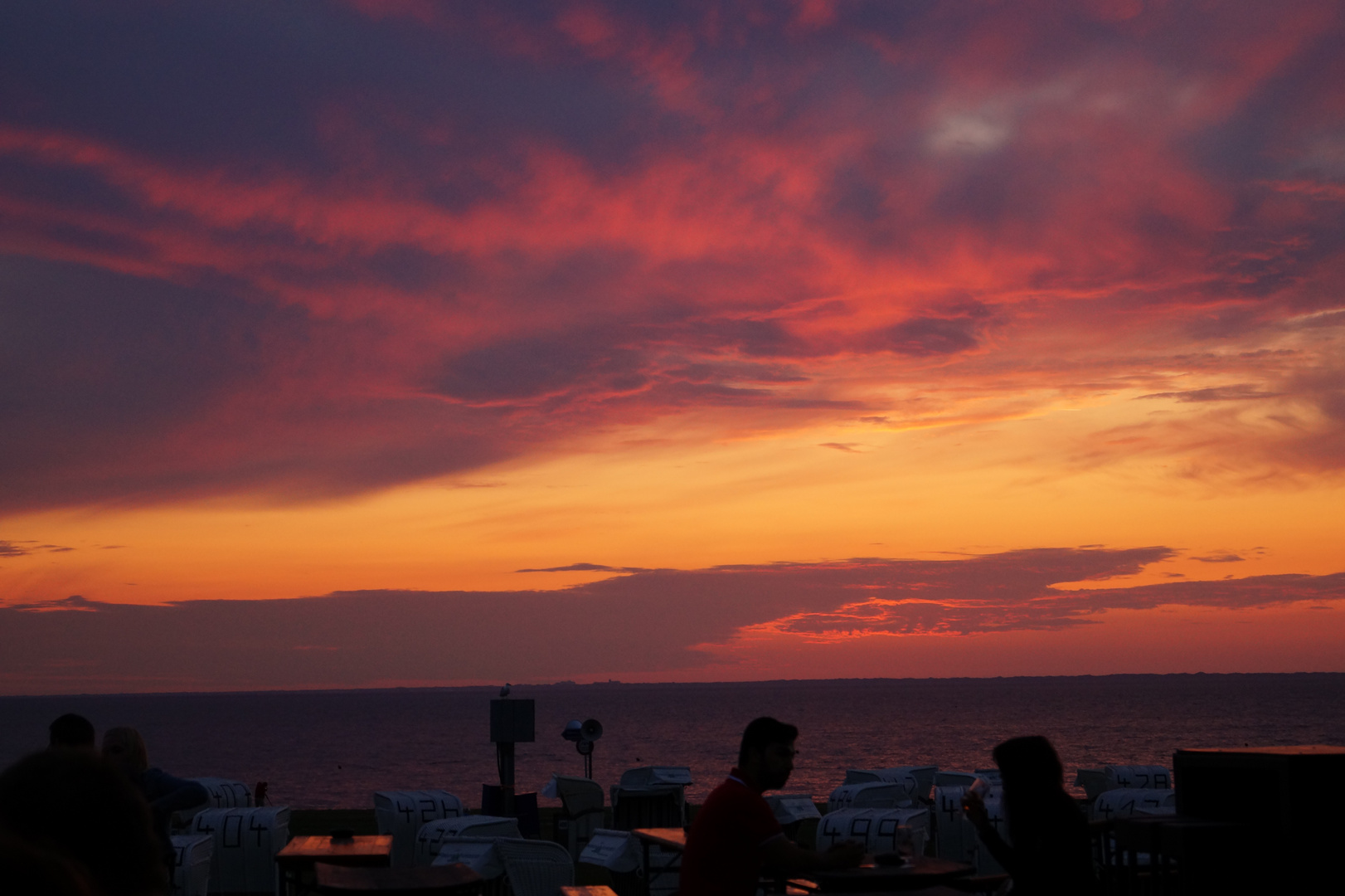 Farbenprächtige Abenddämmerung in Norddeich