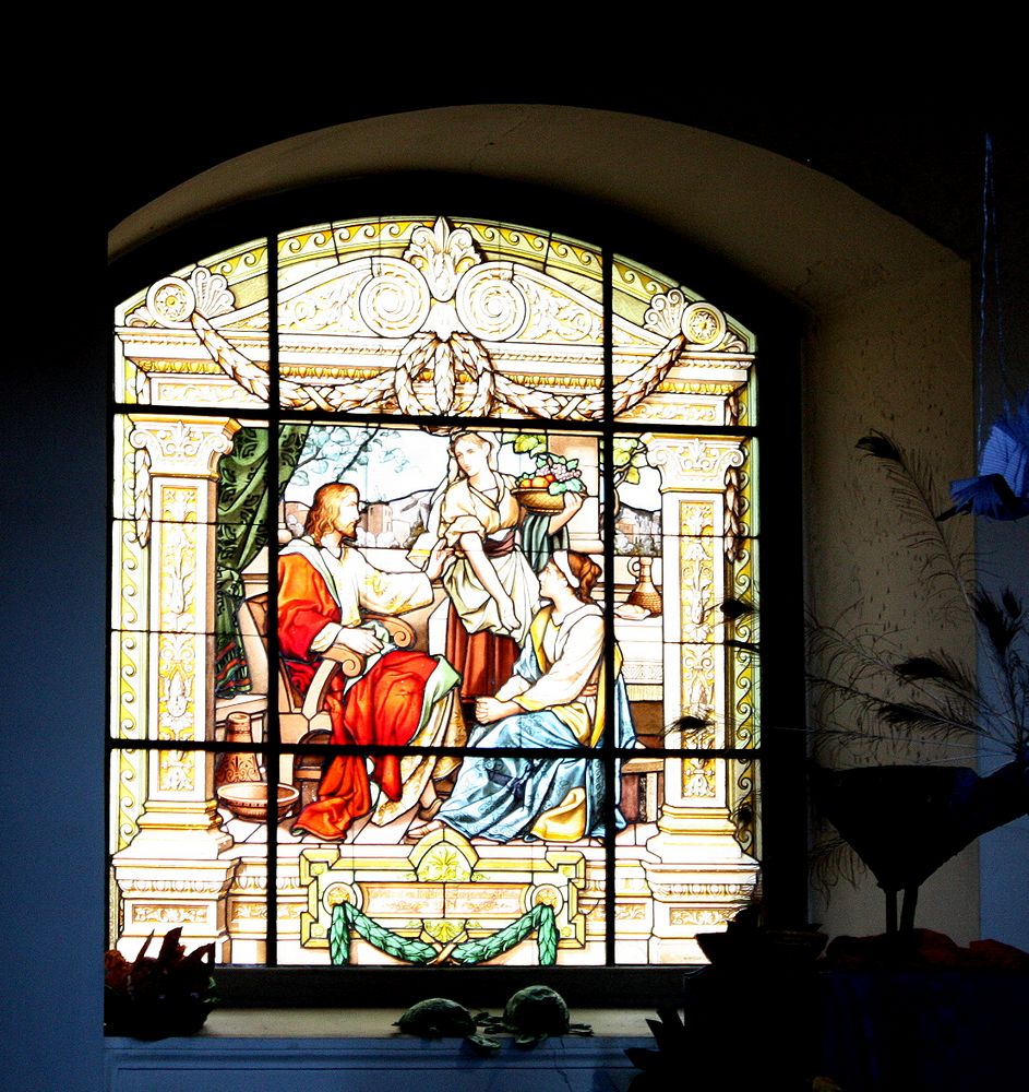 farbenprächtige Fenster in der Johanneskirche