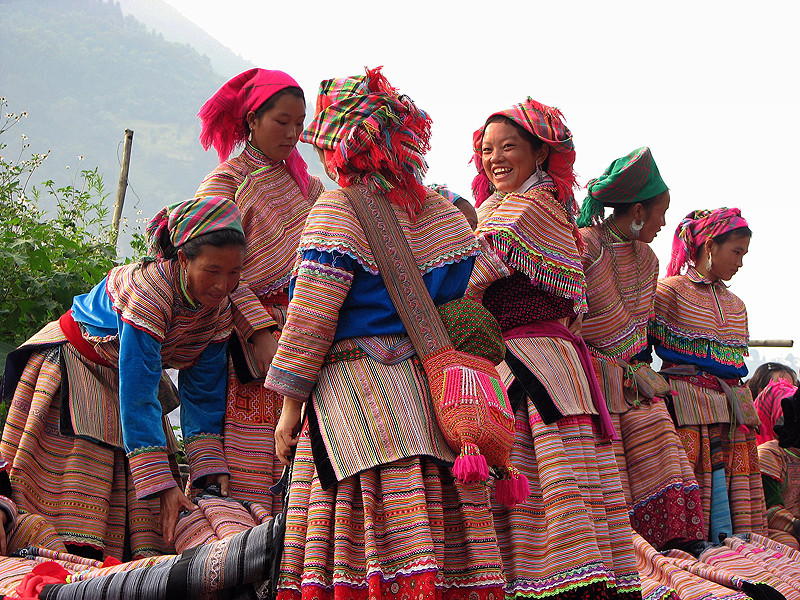 Farbenrausch, Flower Hmong, Can Cau Markt