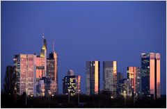 Farbenspiegelung Frankfurter Skyline