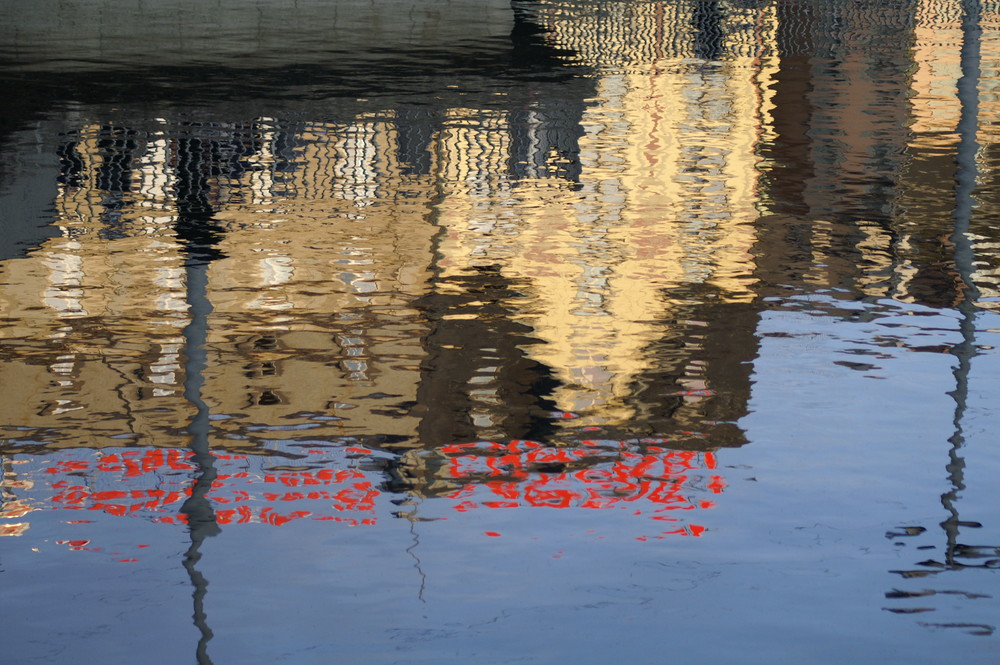 Farbenspiel in der Limmat