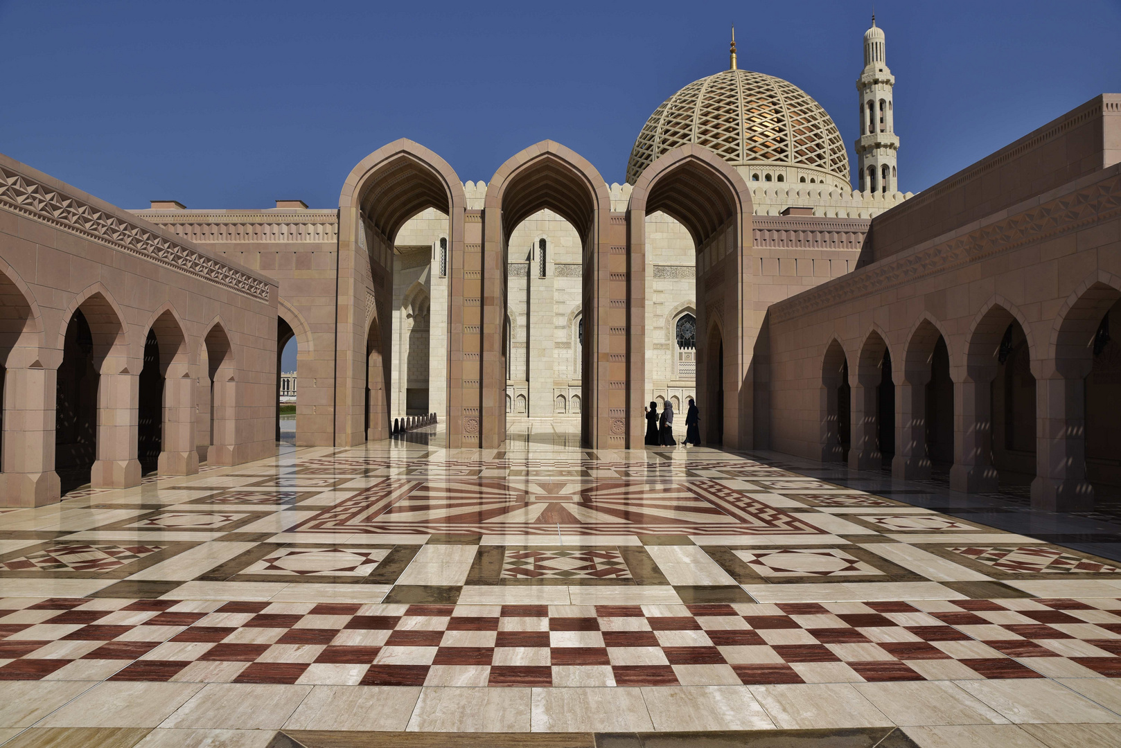 Farbenspiel in der Sultan-Quaboos-Moschee