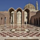 Farbenspiel in der Sultan-Quaboos-Moschee