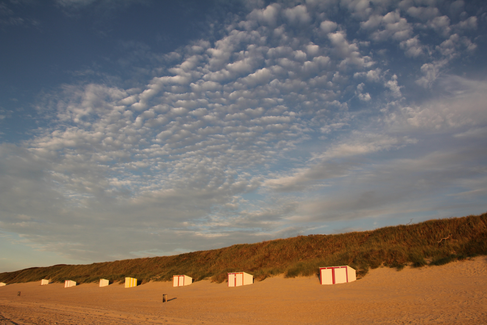 Farbenspiel mit Wolken und Strand