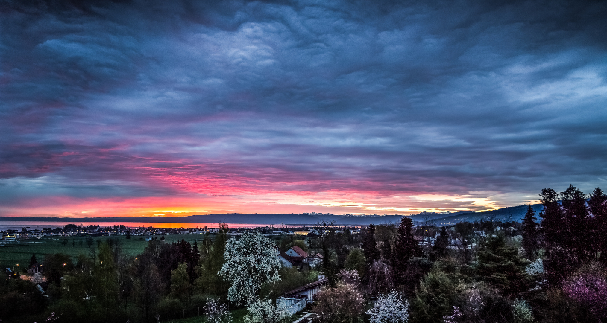 Farbenspiel über dem Bodensee