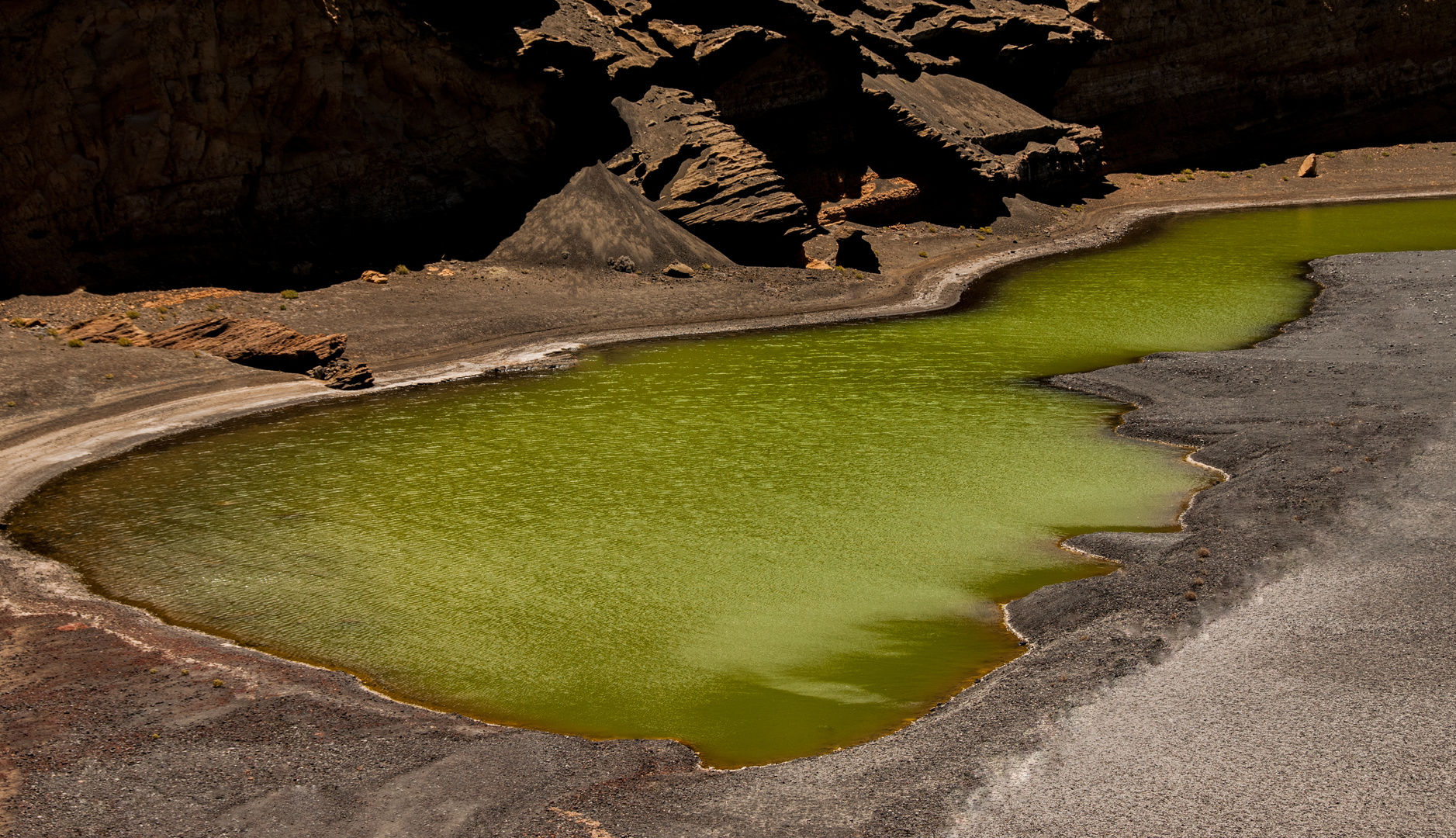 Farbenzauber der Lagune von El Golfo