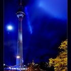 Farbexplosion oder Polarlicht am Berliner Fernsehturm