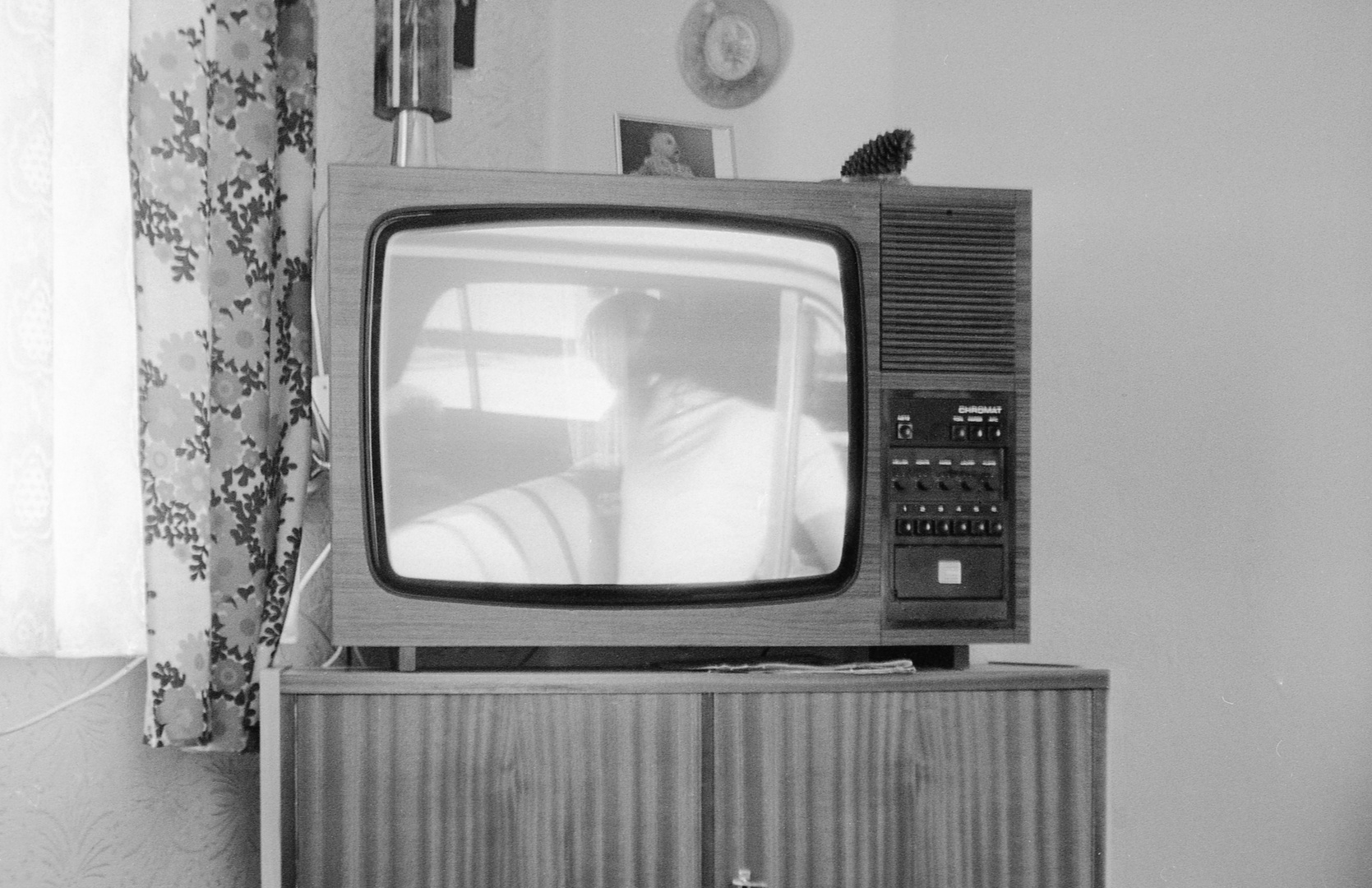 Farbfernseher Chromat-2062 in Schwarzweiß 1979