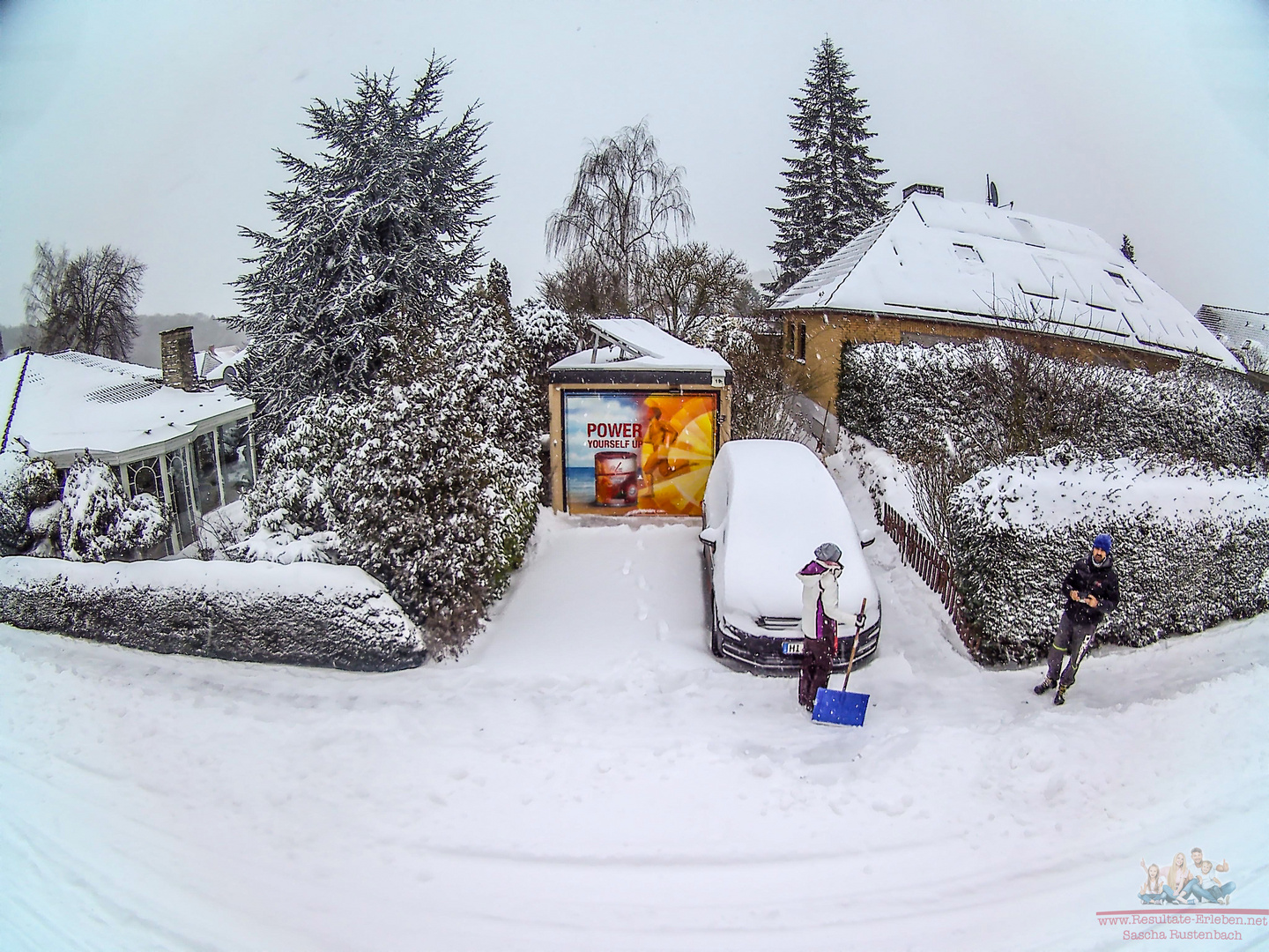 Farbfleck im Schnee 