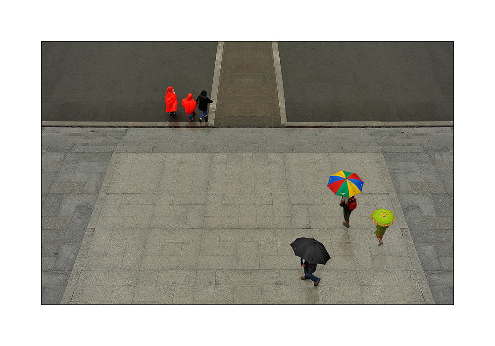 Farbflecken im Regen