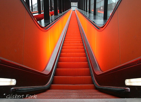 farbige Rolltreppe