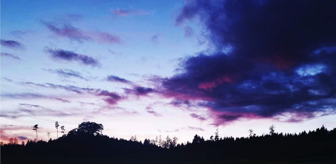 Farbige Wolken bei Sonnenuntergang