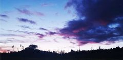 Farbige Wolken bei Sonnenuntergang