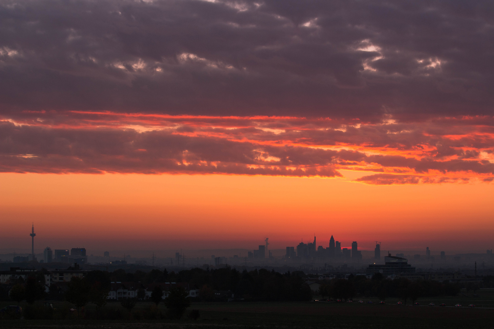 Farbiger Himmel über Frankfurt