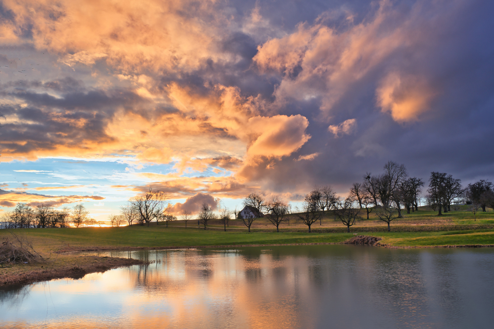 Farbiges Wolkenspiel am Abend