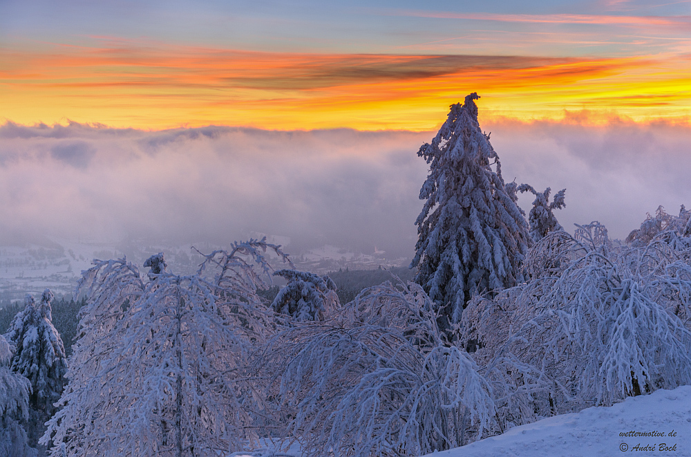 farbintensiver Sonnenuntergang